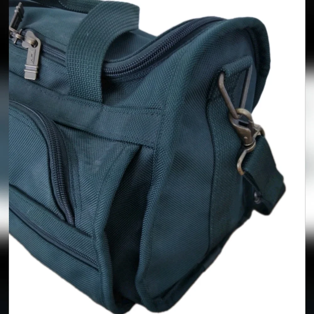 Tumi 15
